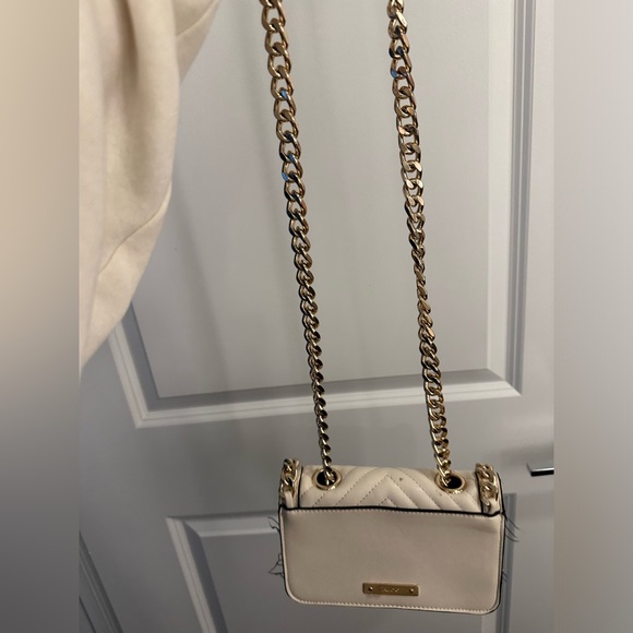 Nice handbag! Goes with anything! - Picture 2 of 3